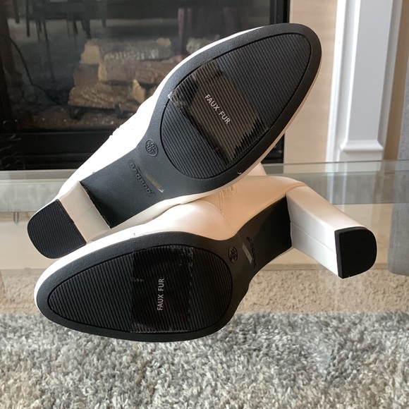 NIB New Bamboo White Ankle Boots, 8.5 - Picture 7 of 7